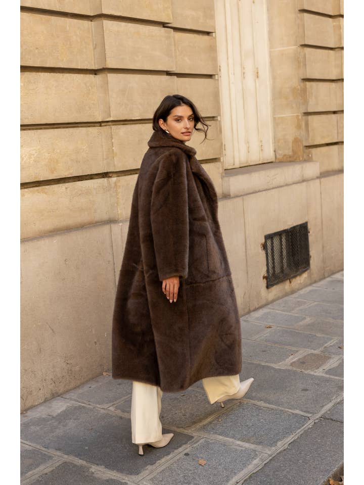 Attentif Paris - Wholesale Fur/Faux Fur Coat - Women's - Long synthetic fur coat with lapel collar30