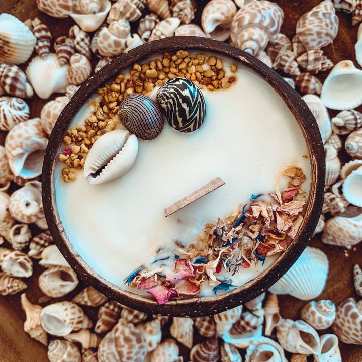 Coconut candle - Bougie Coconut and other Purchase Wholesale mèche en bois bougies. Free Returns & Net 60 Terms on Faire trending on Faire.