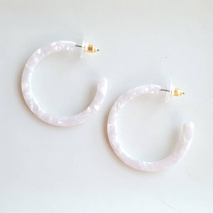 Camy Hoops - Perla // Joyería, Pendientes, Regalo para venta al por mayor de Spiffy & Splendid