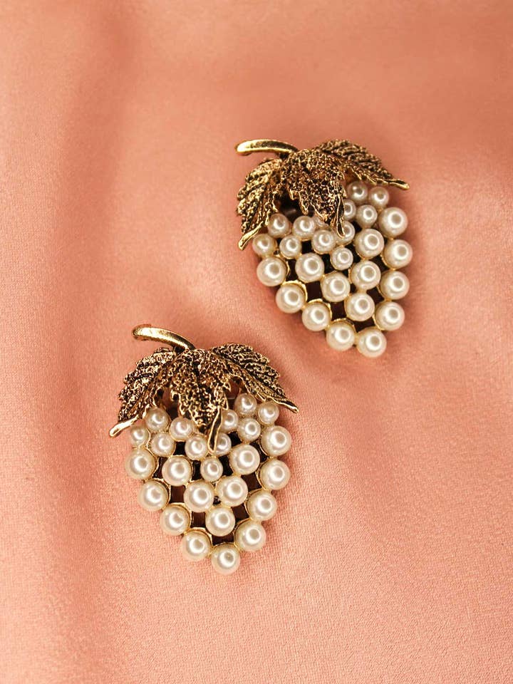 Kassy pearl clips for wholesale by Froufrouz