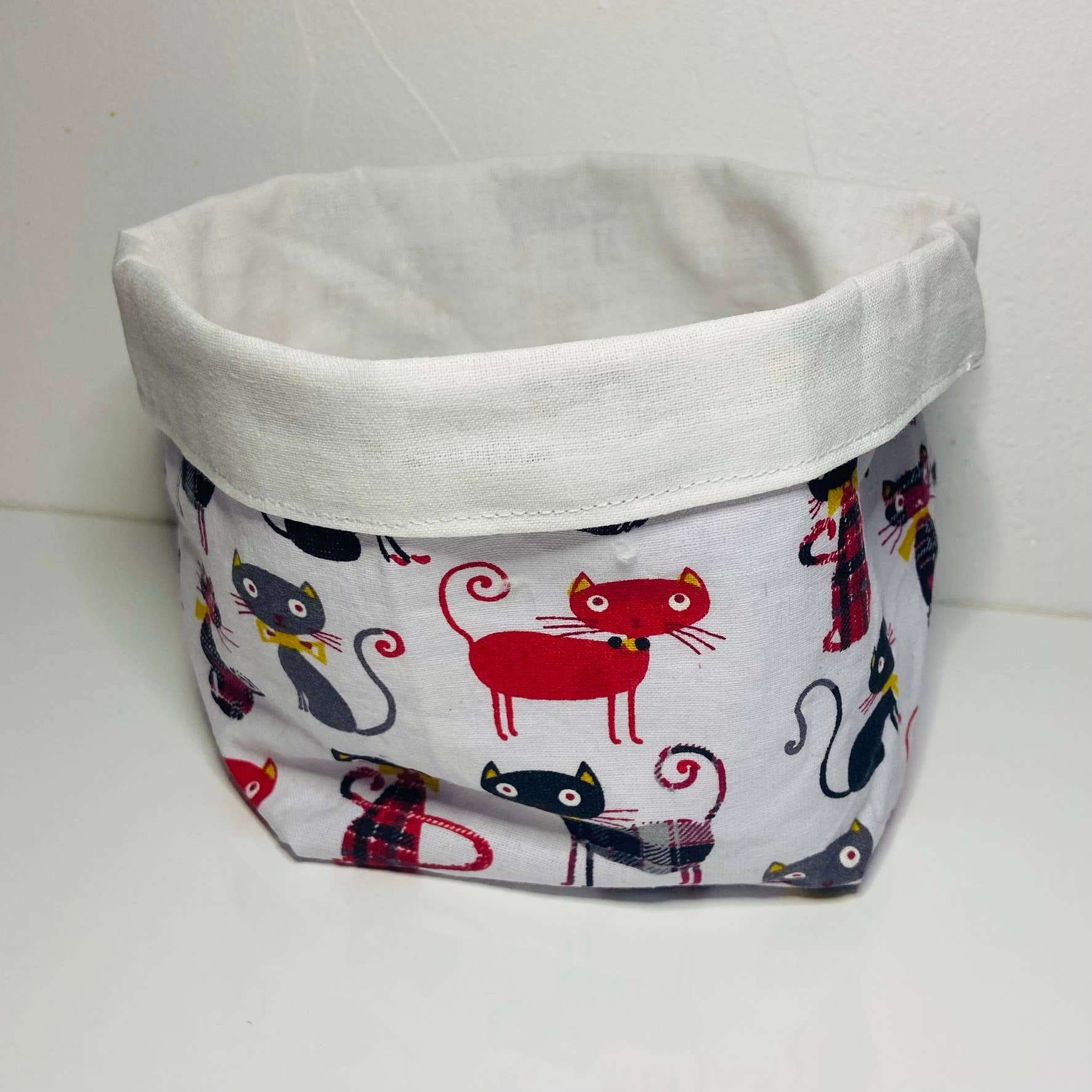 Meli beauty – wholesale Make-up remover – Washable wipe with red cat print2