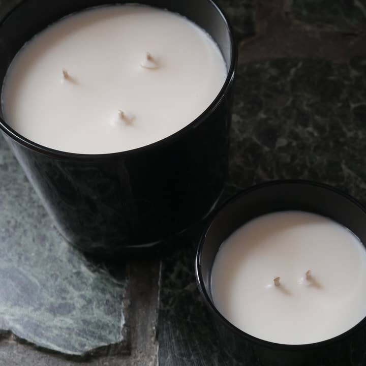 Nicolas Dhuren Home Fragrance – Engroshandel Gavelys – Duftlys Træagtig 800g - Sort Eg