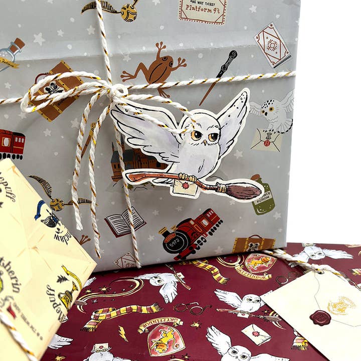 Insight Editions - #1 Pop Culture Publisher - Wholesale Crafts, Hobbies & DIY Book - Harry Potter: Hogwarts Gift Wrap Stationery Set3