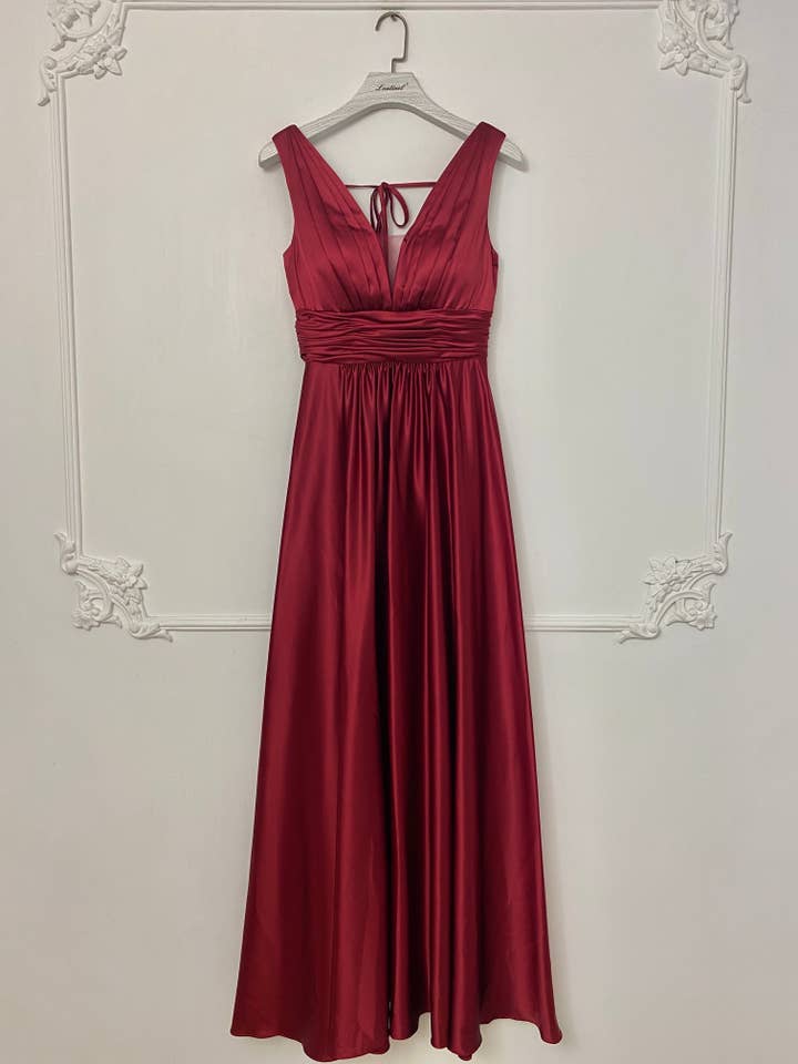 Lautinel – Engroshandel Aftenkjole - Dame – Aftenkjole i stor størrelse i satin med V-udskæring R1874G6