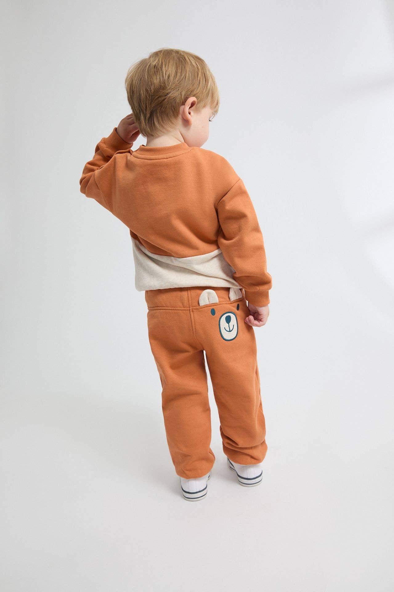 Newness Kids – Großhandel Oberteil-&-Hosen-Set – Baby – Warmes Baby-Jungen-Set mit Sweatshirt und langen Plüschhosen BBI650231