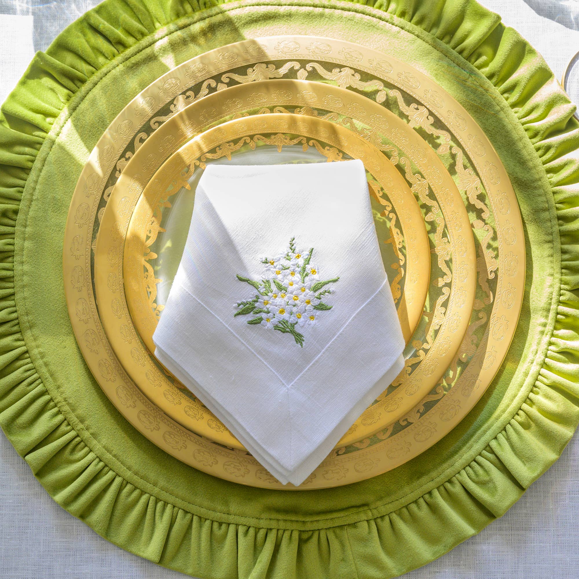 Arte Italica & Crown Linen Designs – Großhandel Papier- & Stoffserviette – Daisy Bouquet Große Serviette1