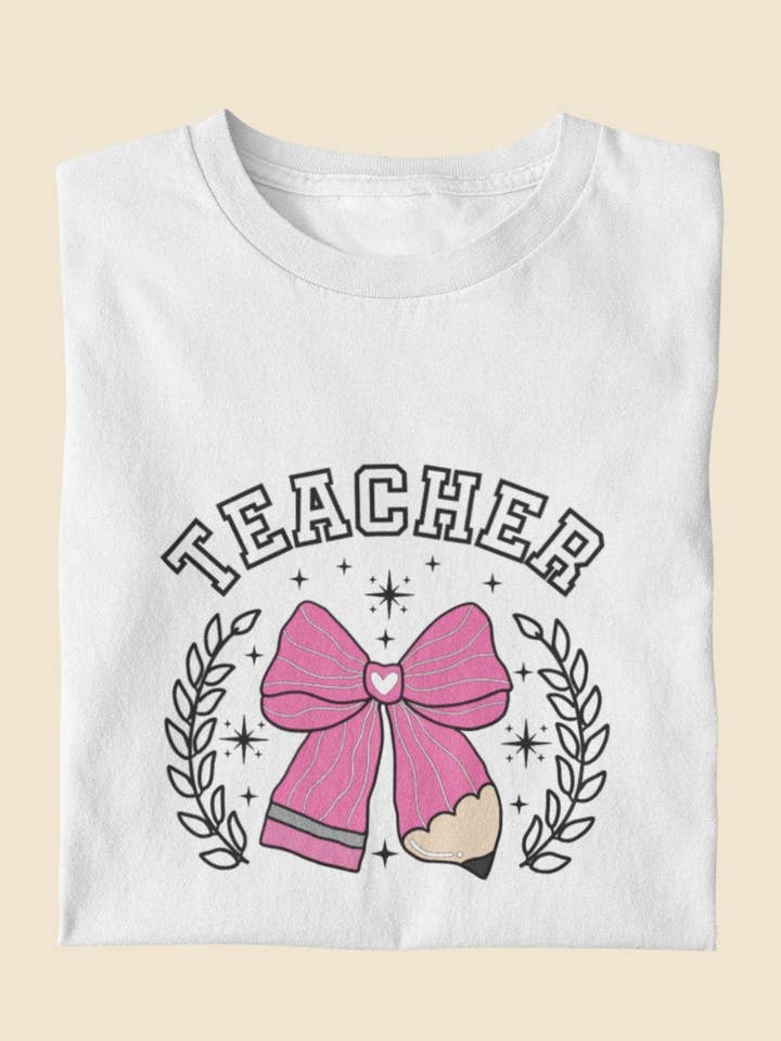 Pink Pencil Bow Teacher T-shirt Tillbaka till skolan första dagen för wholesale av Fashion Within Boutique