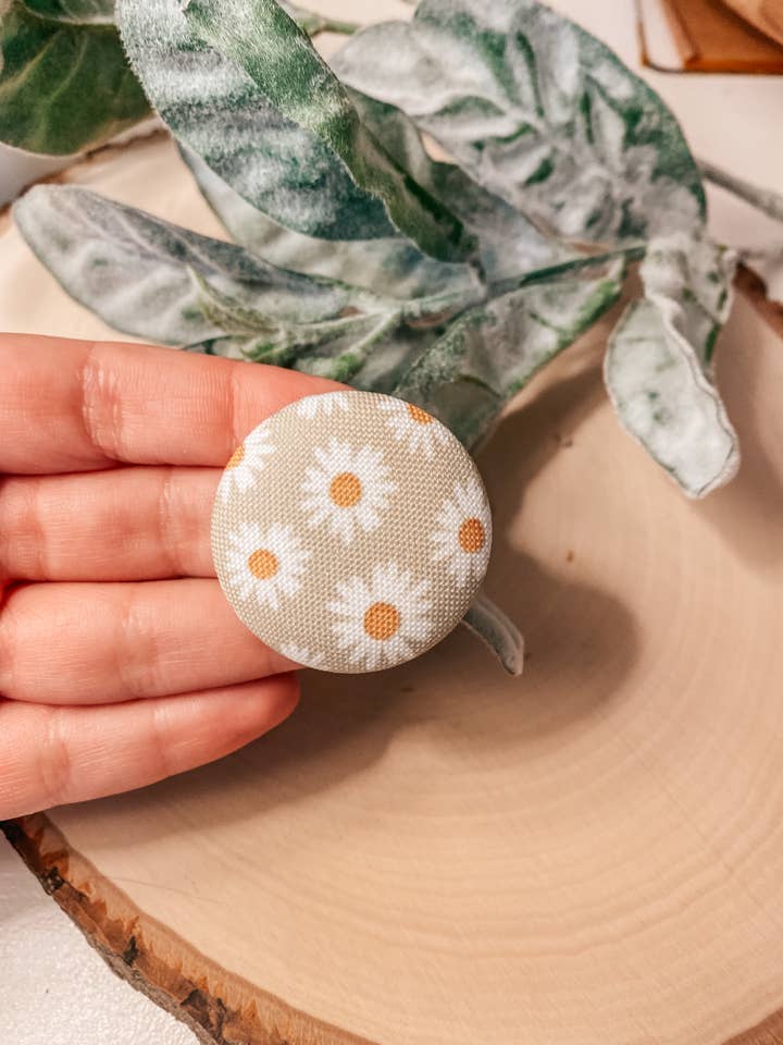 Sage Green Daisy Badge Reel Topper for wholesale by The Crafting Junkie Ga