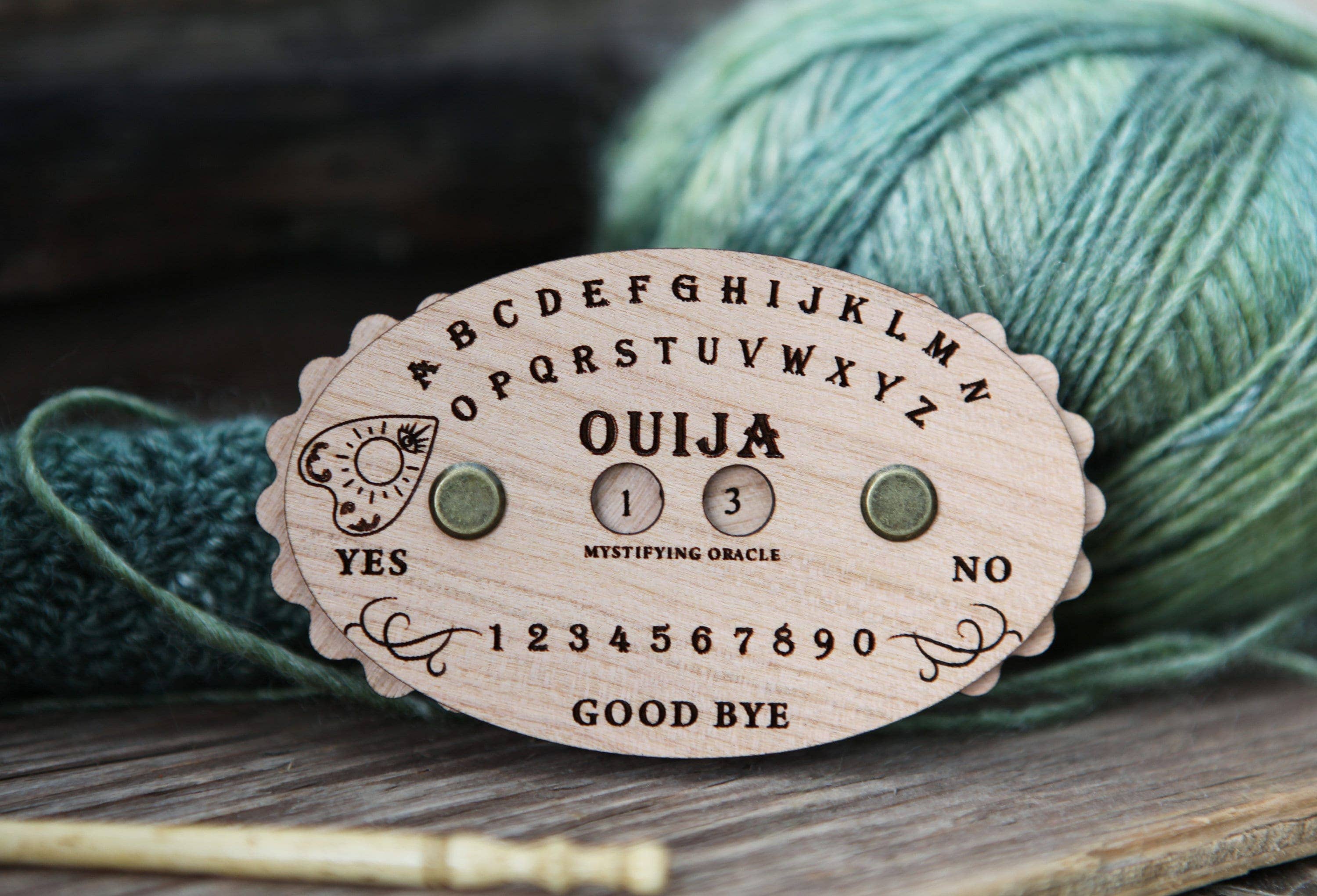 Sunrise Grove - Wholesale Brei- en haakbenodigdheden - Houten rijenteller in Ouija-bordstijl met wijzerplaten4