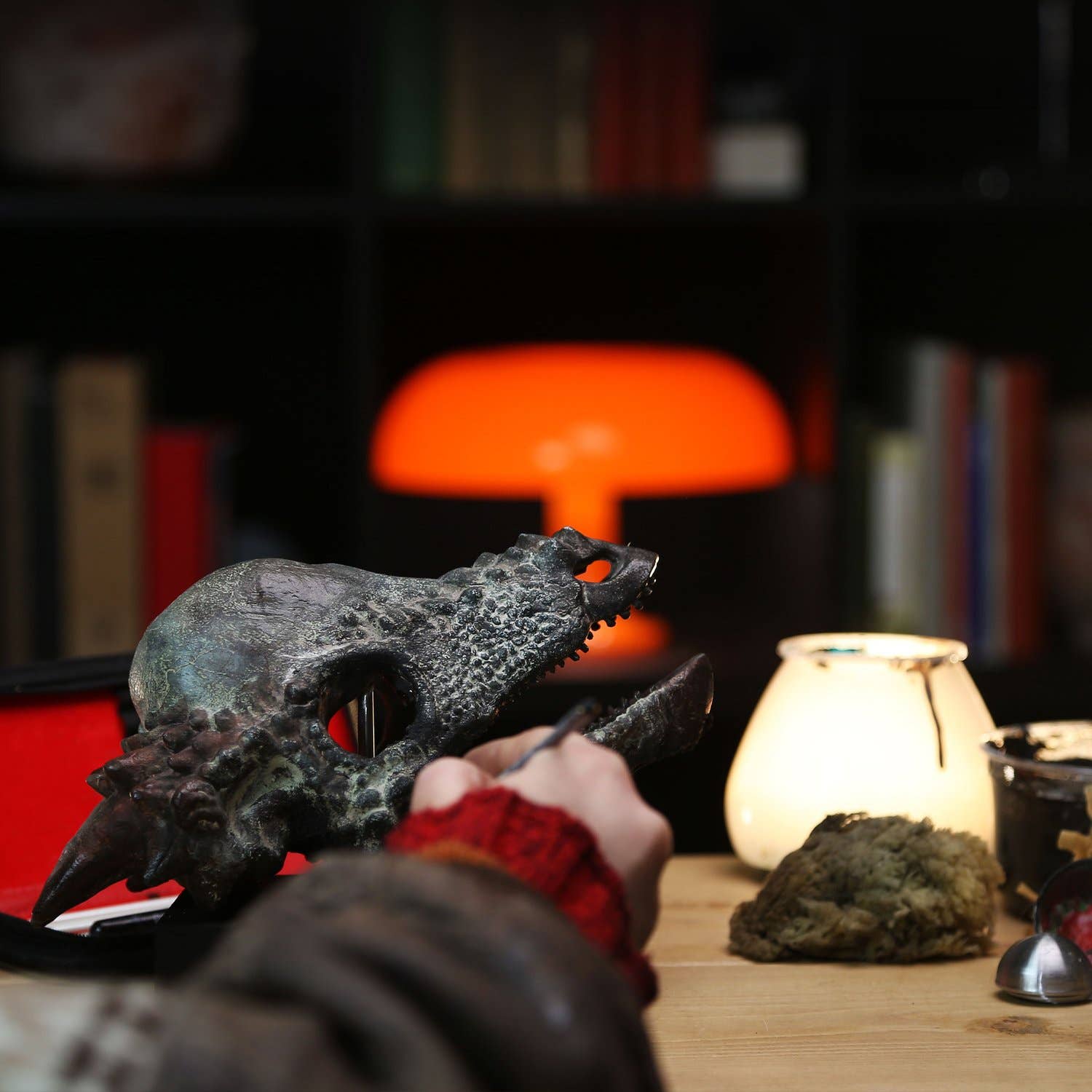 Curated Studio – wholesale Dekorativt bordsobjekt – 3D-modell och stativ av Tyrannosaurus Rex-skalle8