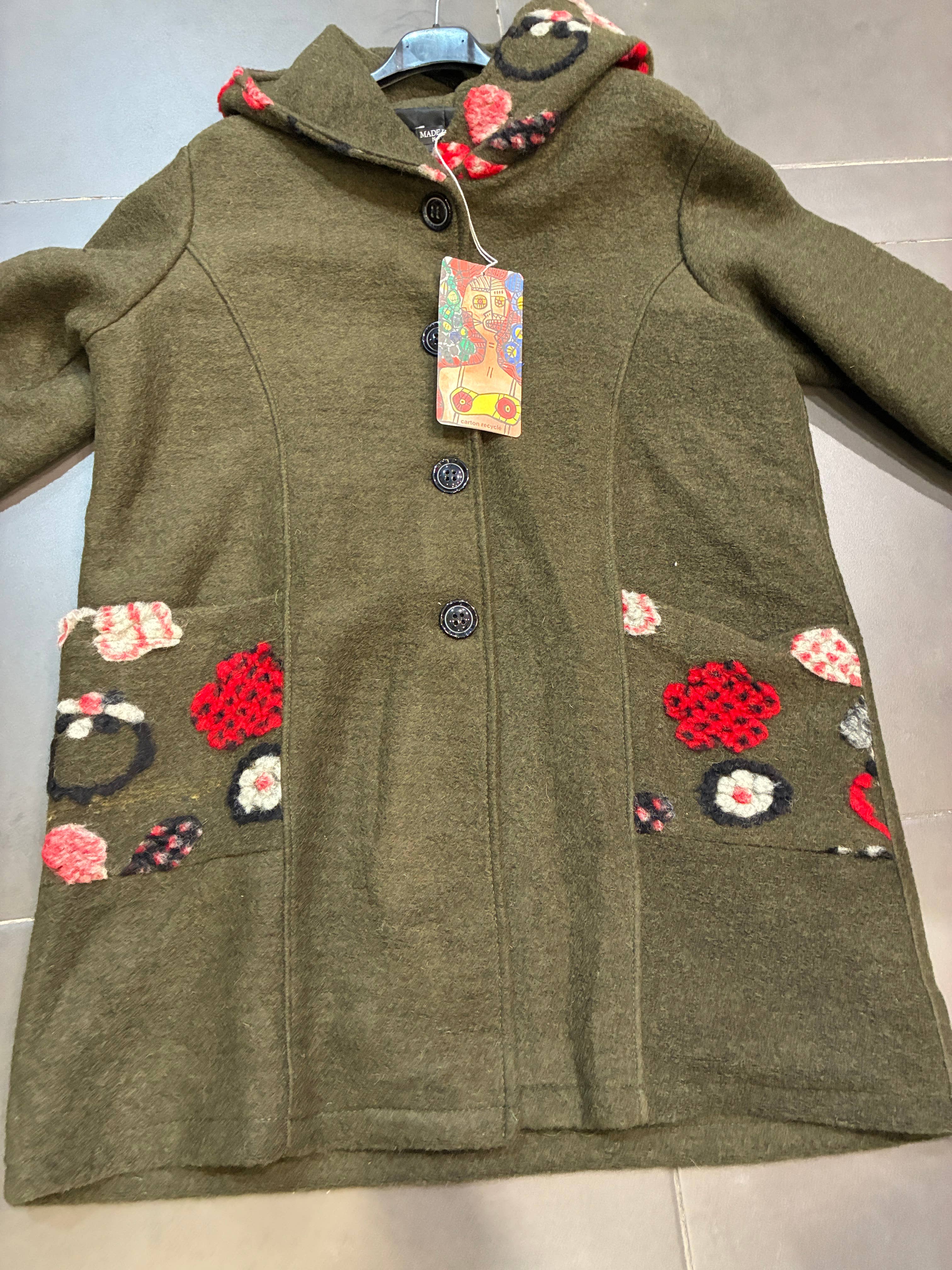 la maison des fibres naturelles – wholesale Rock - Dam – Broderad kappa 99025 80% ull 20% polyester6