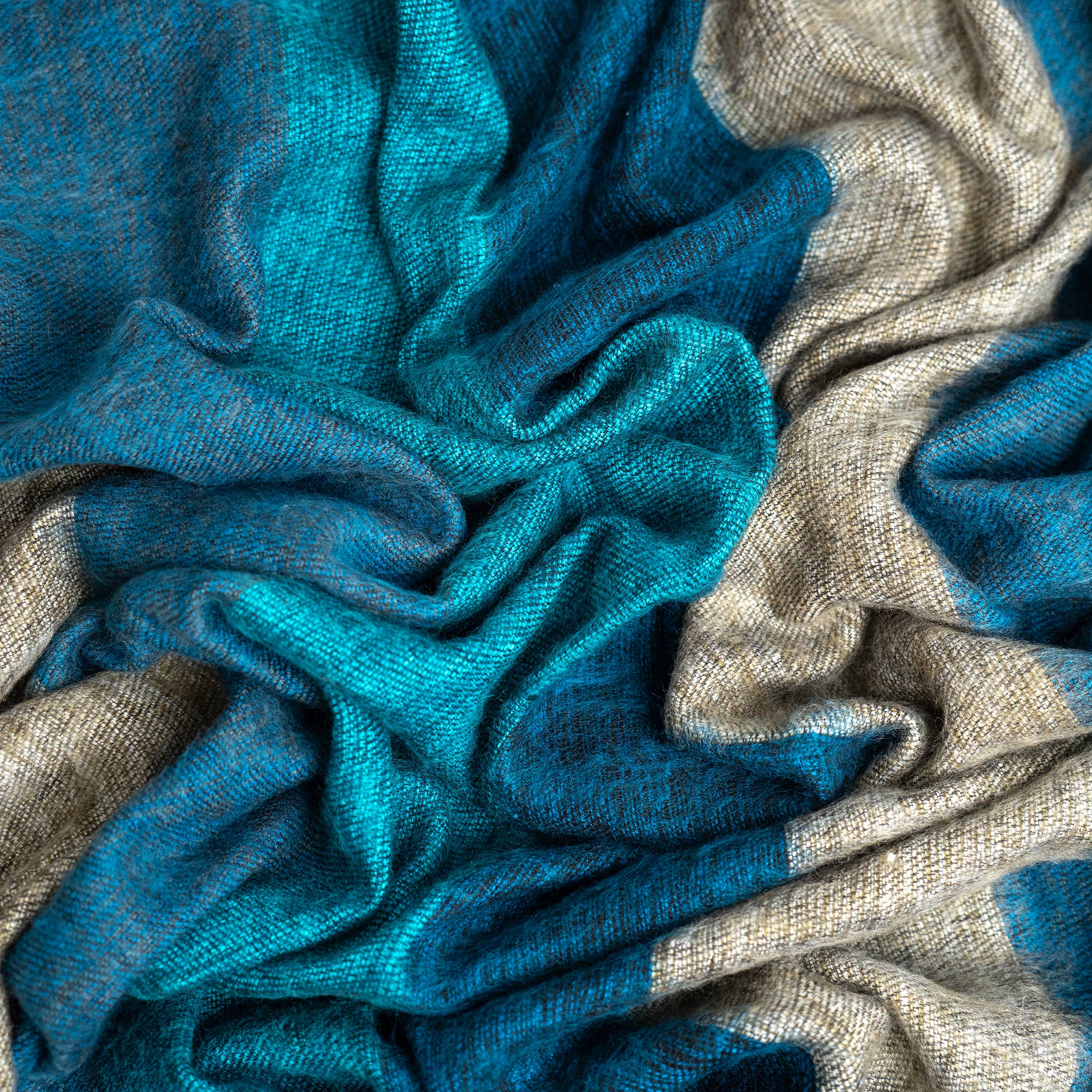 ART HIMALAYAN TRADING LTD - Wholesale Throw Blanket - Christmas Extra Soft Yak wool Travel Throw Blanket  46"x96"3