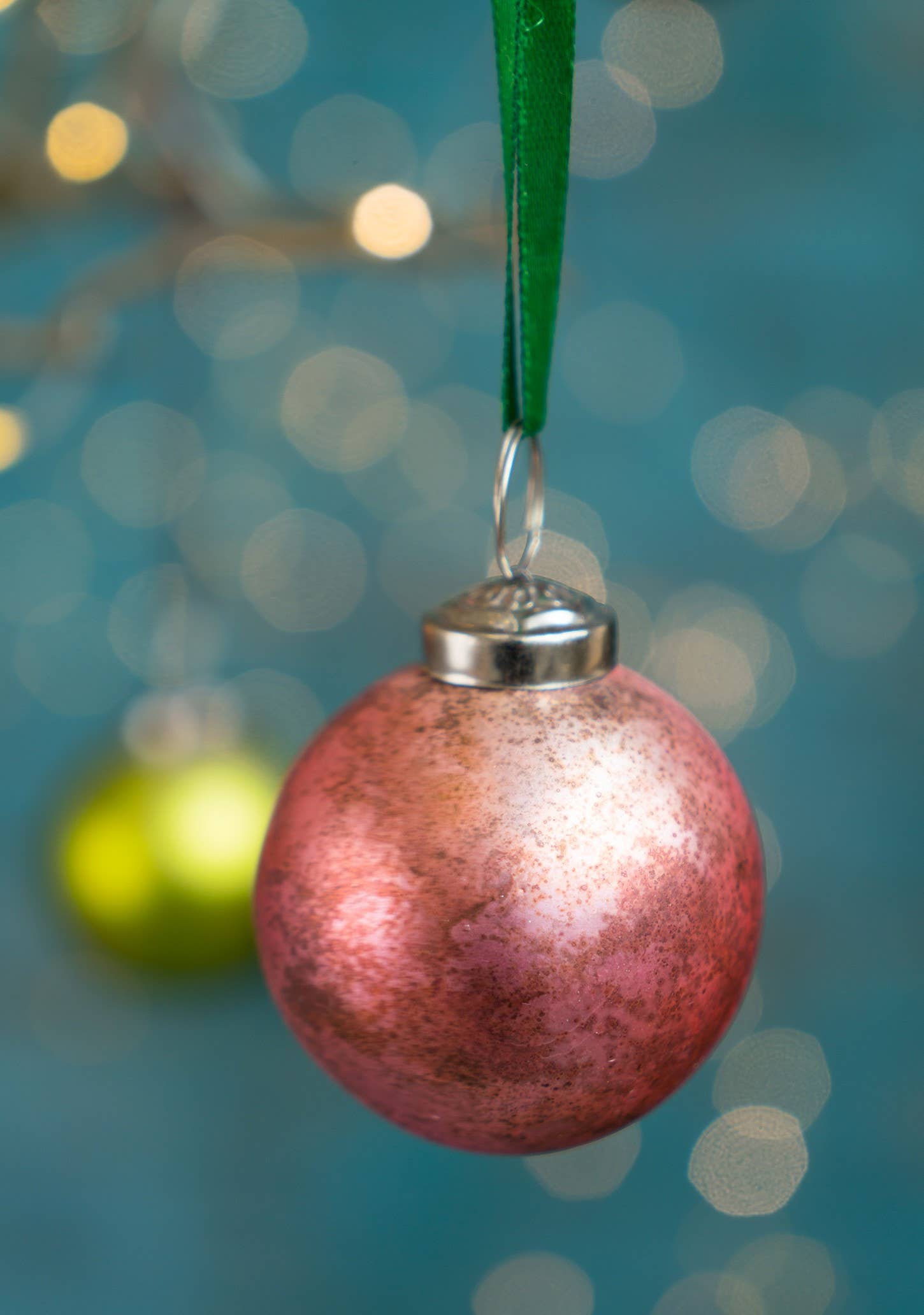 Namaste – wholesale Christmas decoration – Aria Antiqued Recycled Glass Bauble