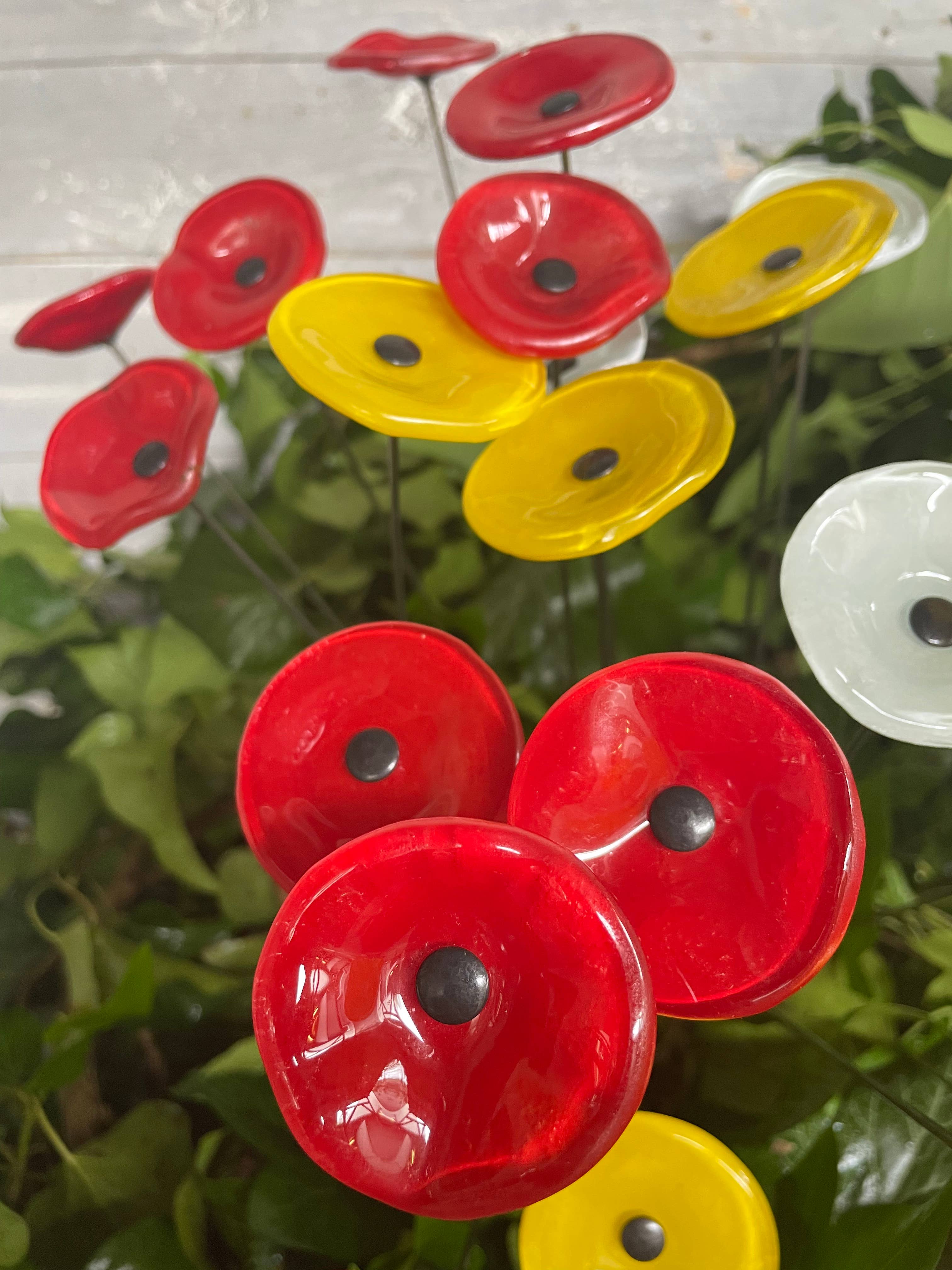 CARNEOL GLASS - Wholesale Garden/Lawn Stake - Small Glass Flower For Outside In Red39