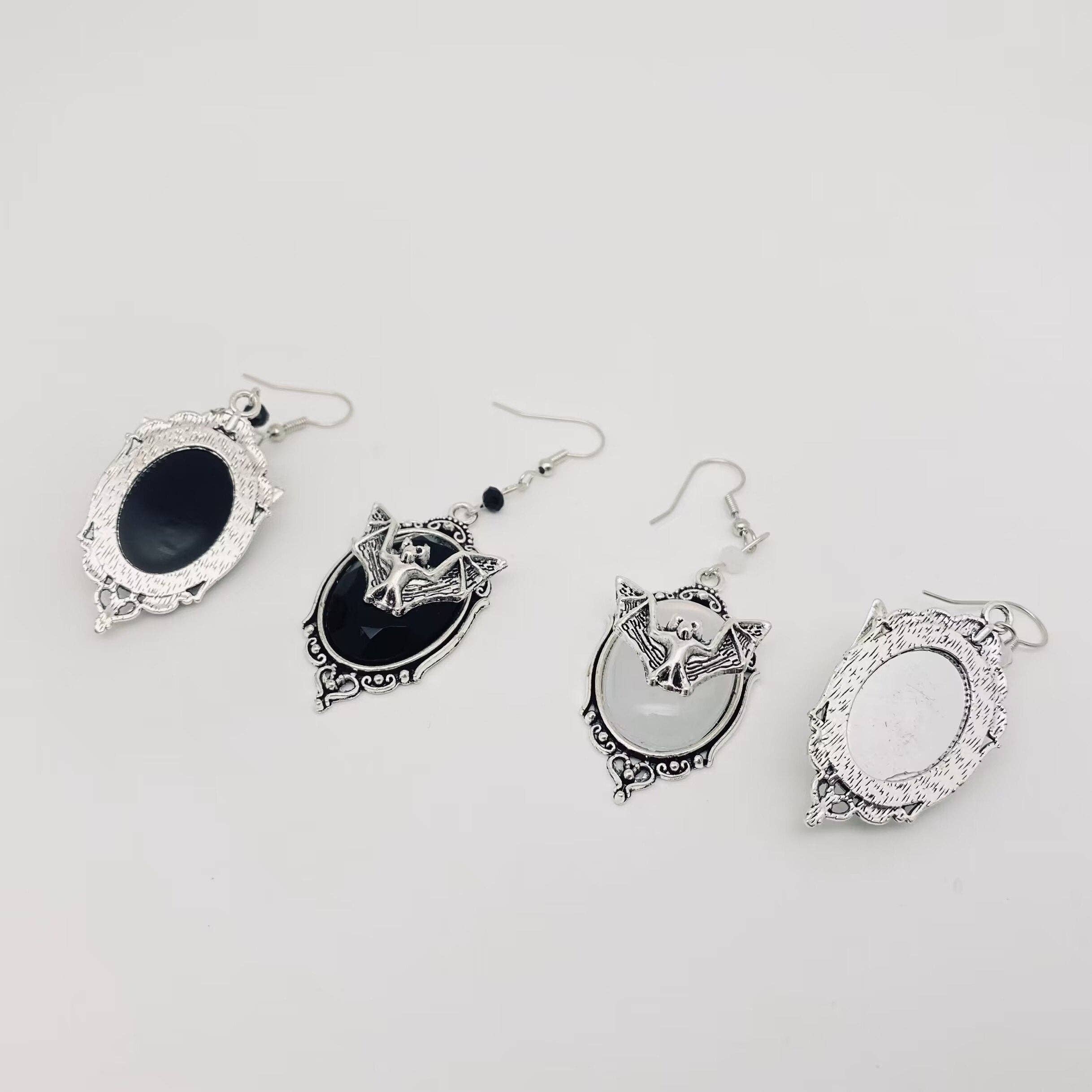 Mio Queena - Wholesale Dangle Earrings - Gothic Bat Pendant Earrings - GT3