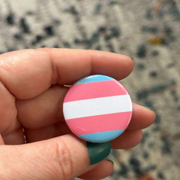 Bouton Pinback drapeau transgenre pour la vente par Stone Donut Design, LLC