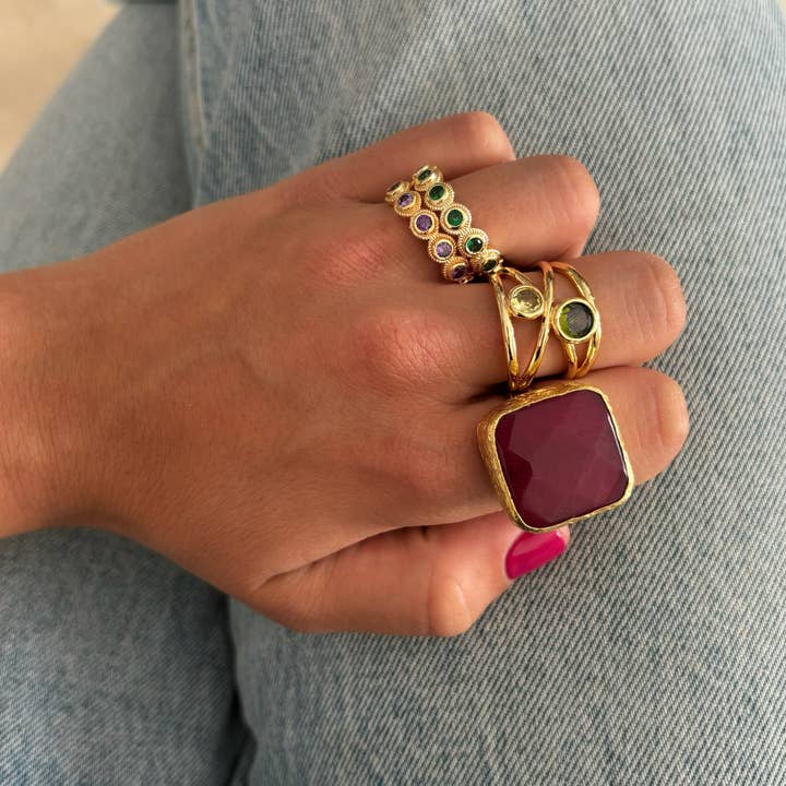 Woonder - Wholesale Cocktail/Statement Ring - Magenta Tampa Ring1