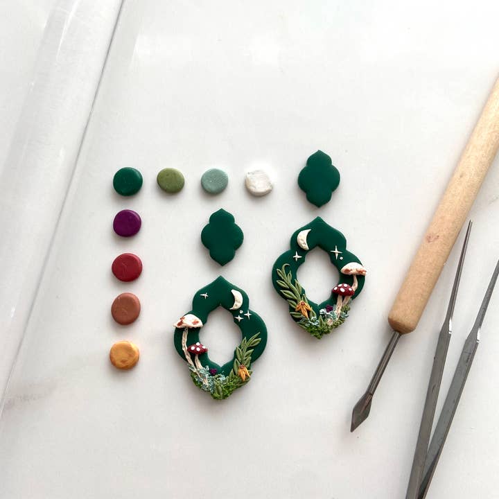 Everything Ky and I - Vendita all'ingrosso Orecchini pendenti - Cottage Core Forest scena ciondola1