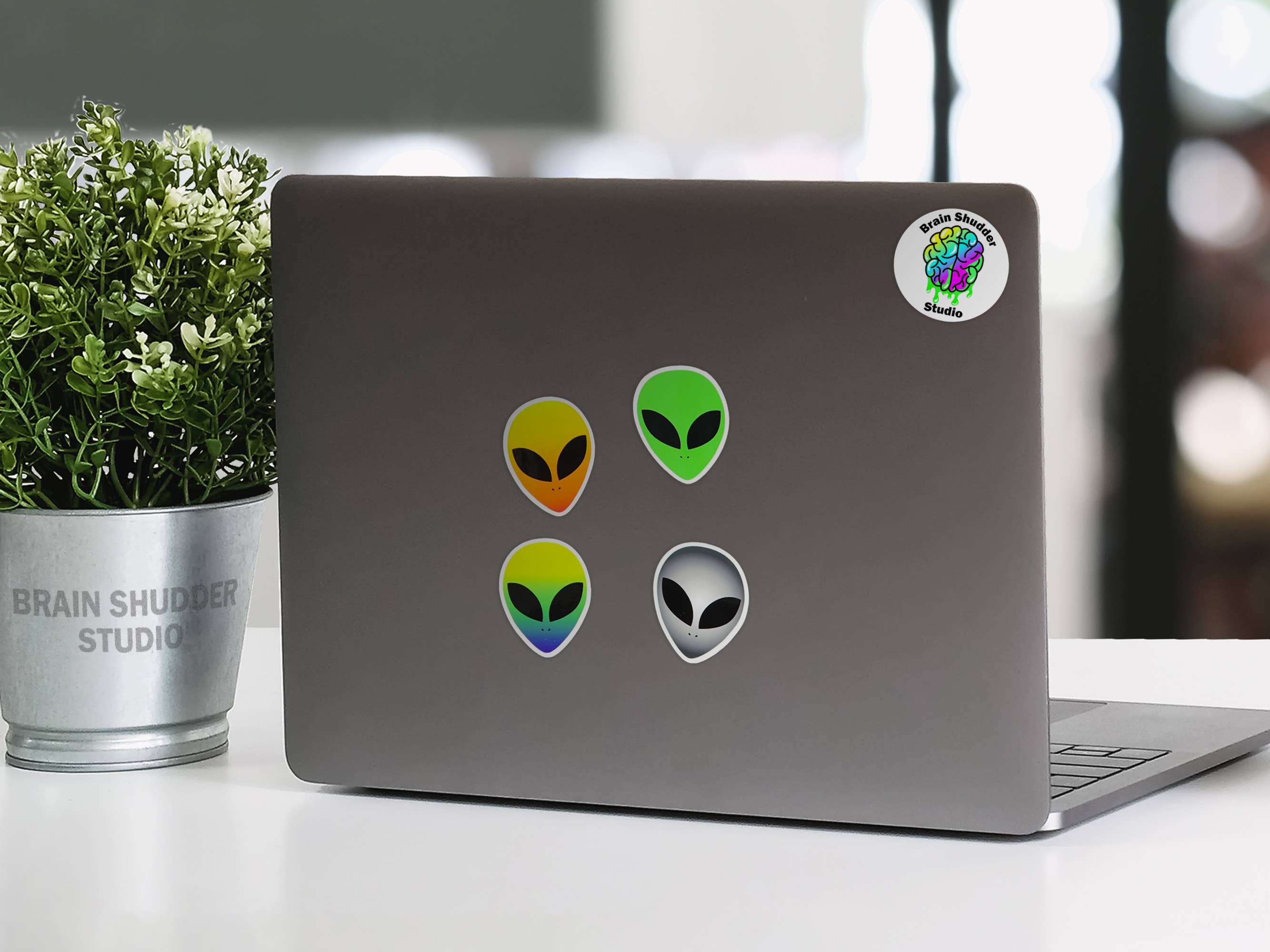 Brain Shudder Studio - Wholesale Sticker - Alien Head Sticker Pack8