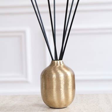 Lille guldvase til duftende buket for engroshandel hos Autour Du Parfum