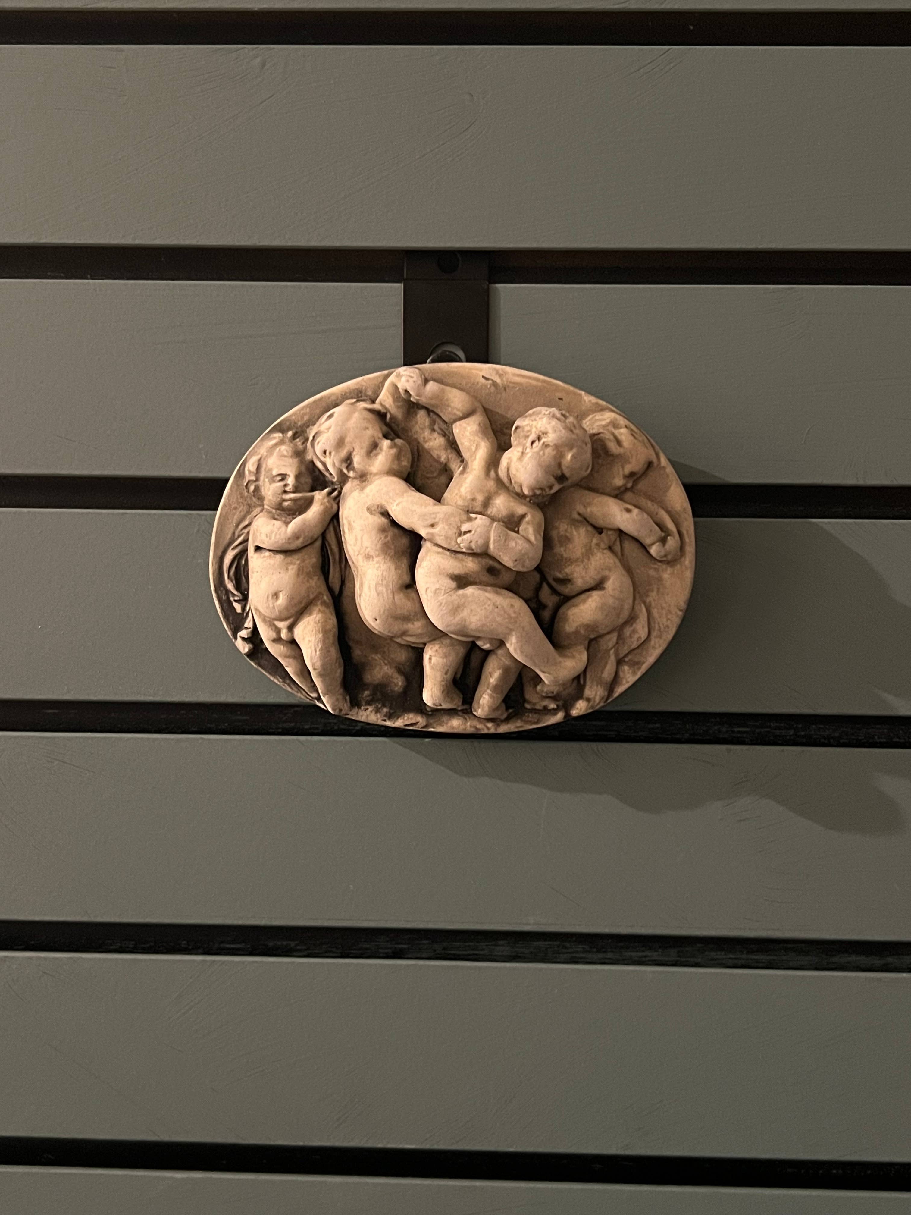 Masterpiece Studio - Wholesale Plaque - Oval Cherubs Playing Wall Plaque (PL48)3