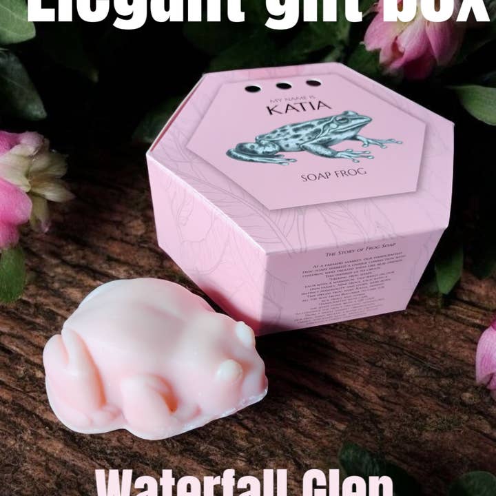 Katia, kikkerzeep voor wholesale door Waterfall Glen Soap Company, LLC