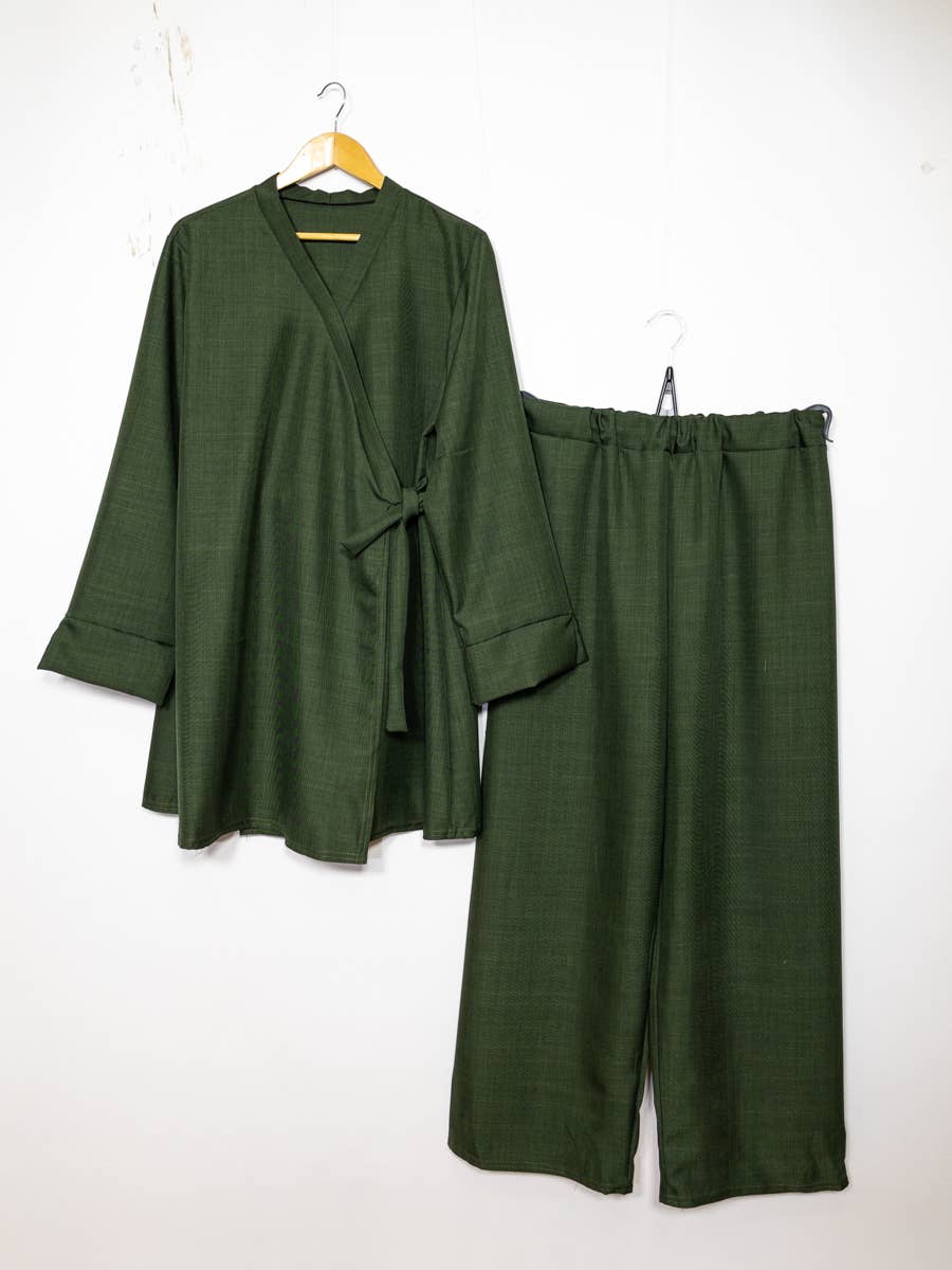 IDEAL OUTFIT – Großhandel Set aus Oberteil und Hose (NICHT Loungewear) – Damen – Abaya-Set mit überkreuztem Oberteil und seitlichen Knoten16