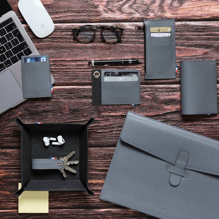 apocope.paris - Wholesale Keychain - Unisex - BEN - Recycled leather screw keychain - Grey4