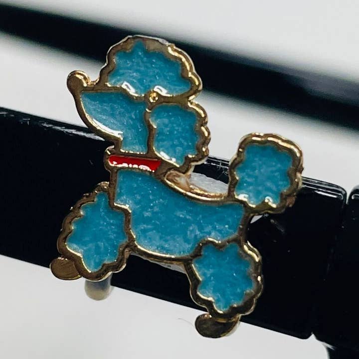 Chien Caniche Bleu Plaqué Or Émail EyeDeco pour la vente par Cork and Charm