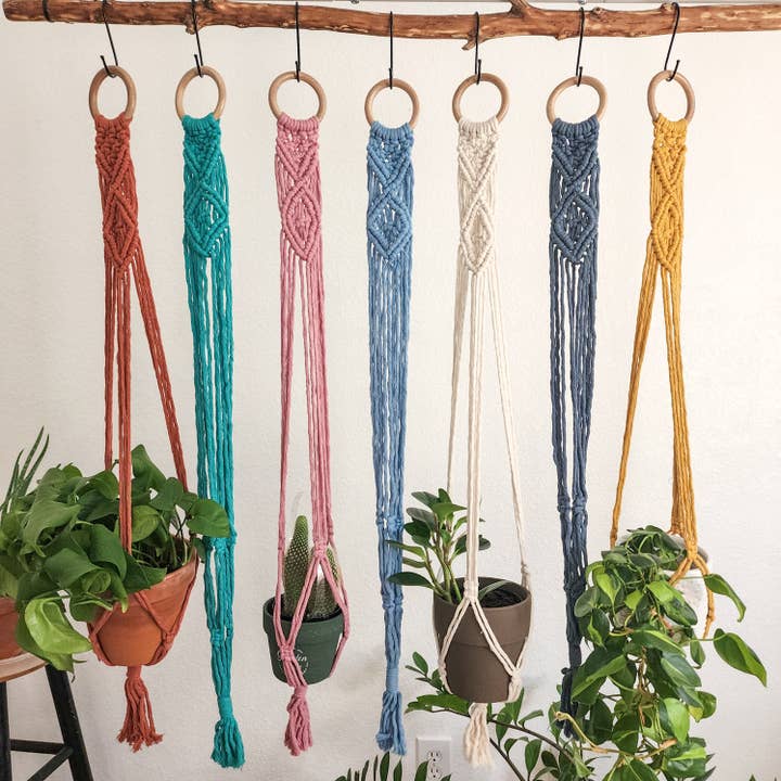 Appendino per piante in macramè intrecciato a mano, Boho Home decor & Gift per la vendita all'ingrosso da parte di Handmade By Uruba