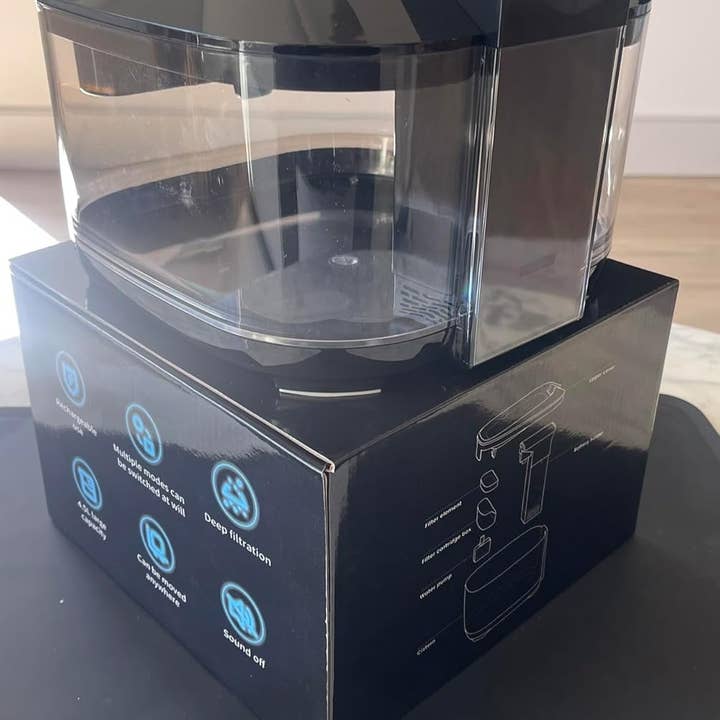 Lumi Pawtners - Wholesale Pet Water Bottle - Dog - Smart Water Bowl 4.5L - Filtered, Wireless, Motion Activated5