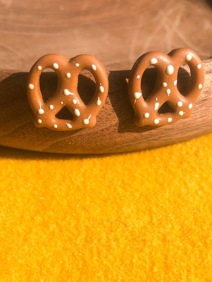Pendientes de pretzel para venta al por mayor de Just Luckey Designs