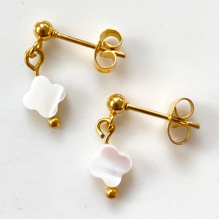 Øreringe med firkløver i perlemor og rustfrit stål for engroshandel hos LITCHI