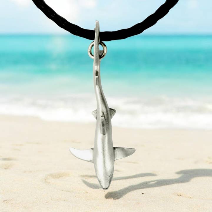 Collier en forme de requin bleu avec pendentif en étain, Shark Gifts pour la vente par Big Blue by Roland St John