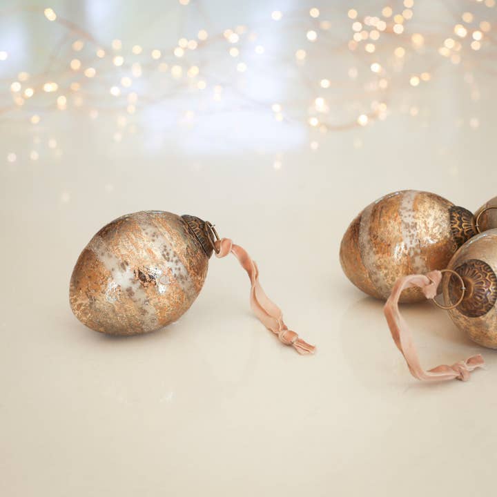 Charlested Home – wholesale Ornament set – Antique Gold & Silver Baubles | Set of Four