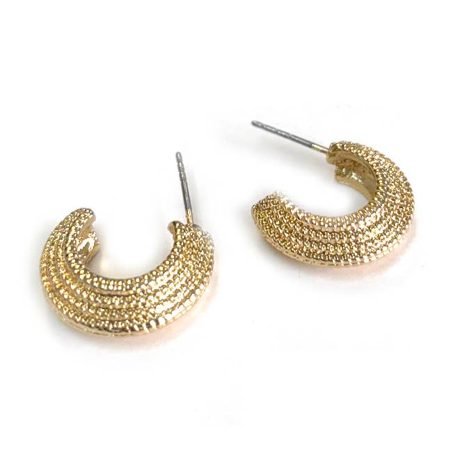 Brincos de Argola com Textura em Forma de C de Metal Dourado por atacado de StarryNYC