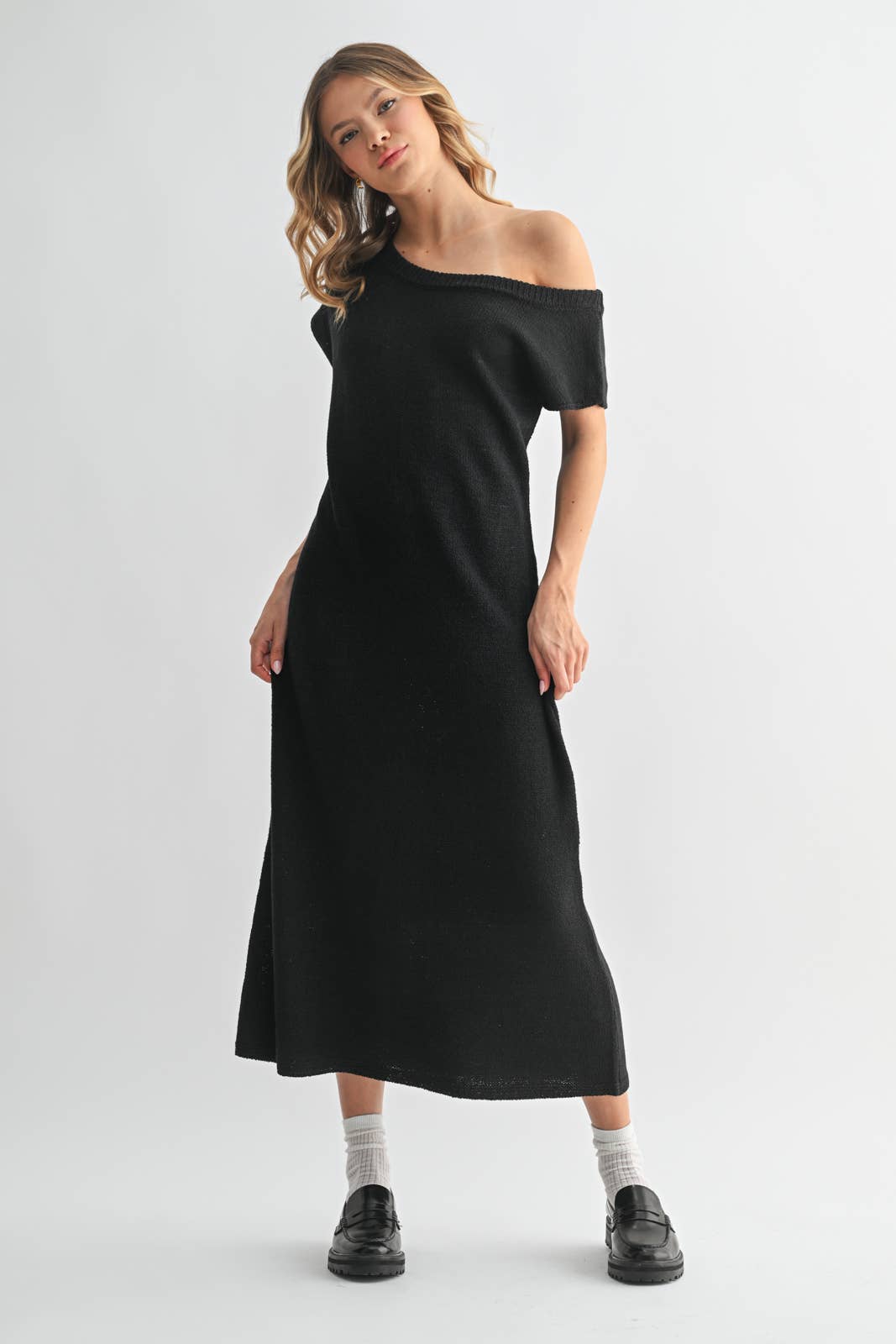 Wishlist Apparel - Wholesale Dress - Women's - SCOOP NECK KNIT SWEATER MIDI DRESS / WL25-115354