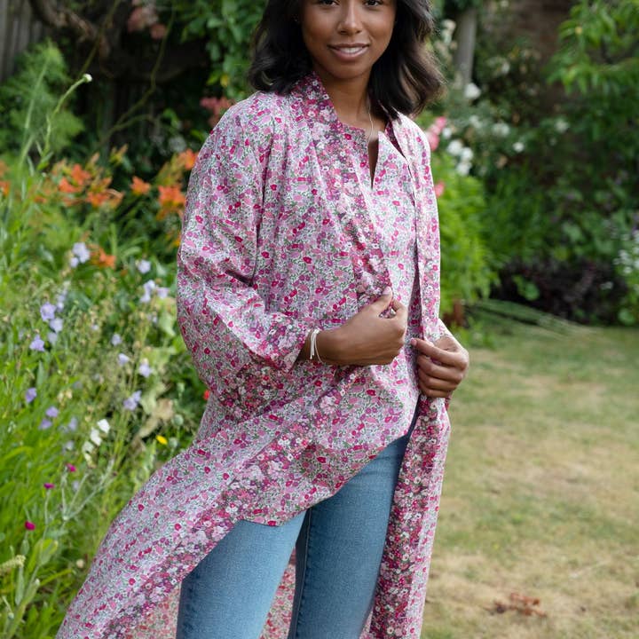 Lange Kimonojas: Poppy Forest Pink - Gemaakt met Liberty-stof voor wholesale door Lime Tree Design