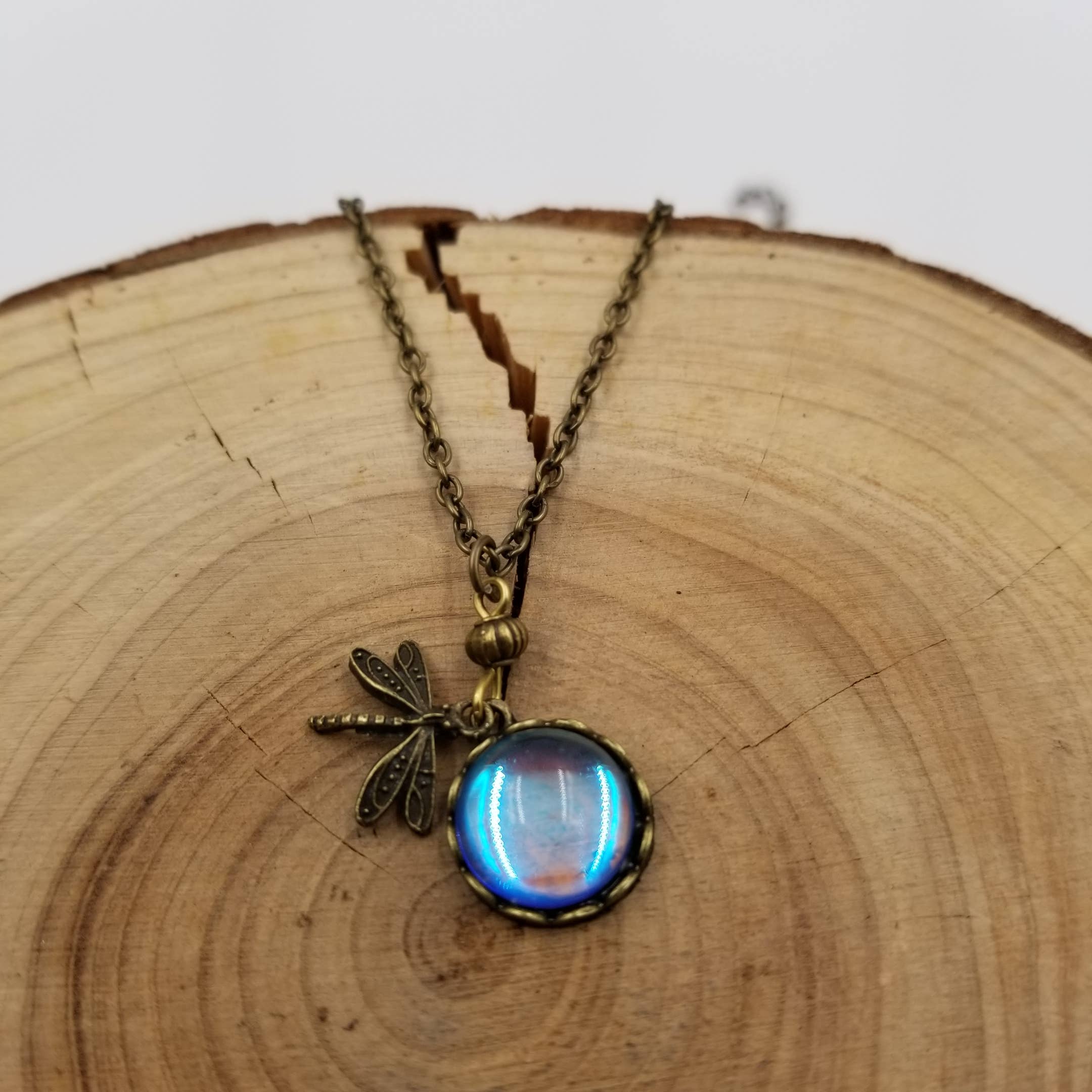 CHAKRA JEWELRY - Vente Colliers à pendentif - Collier vintage libellule en pierre de lune1