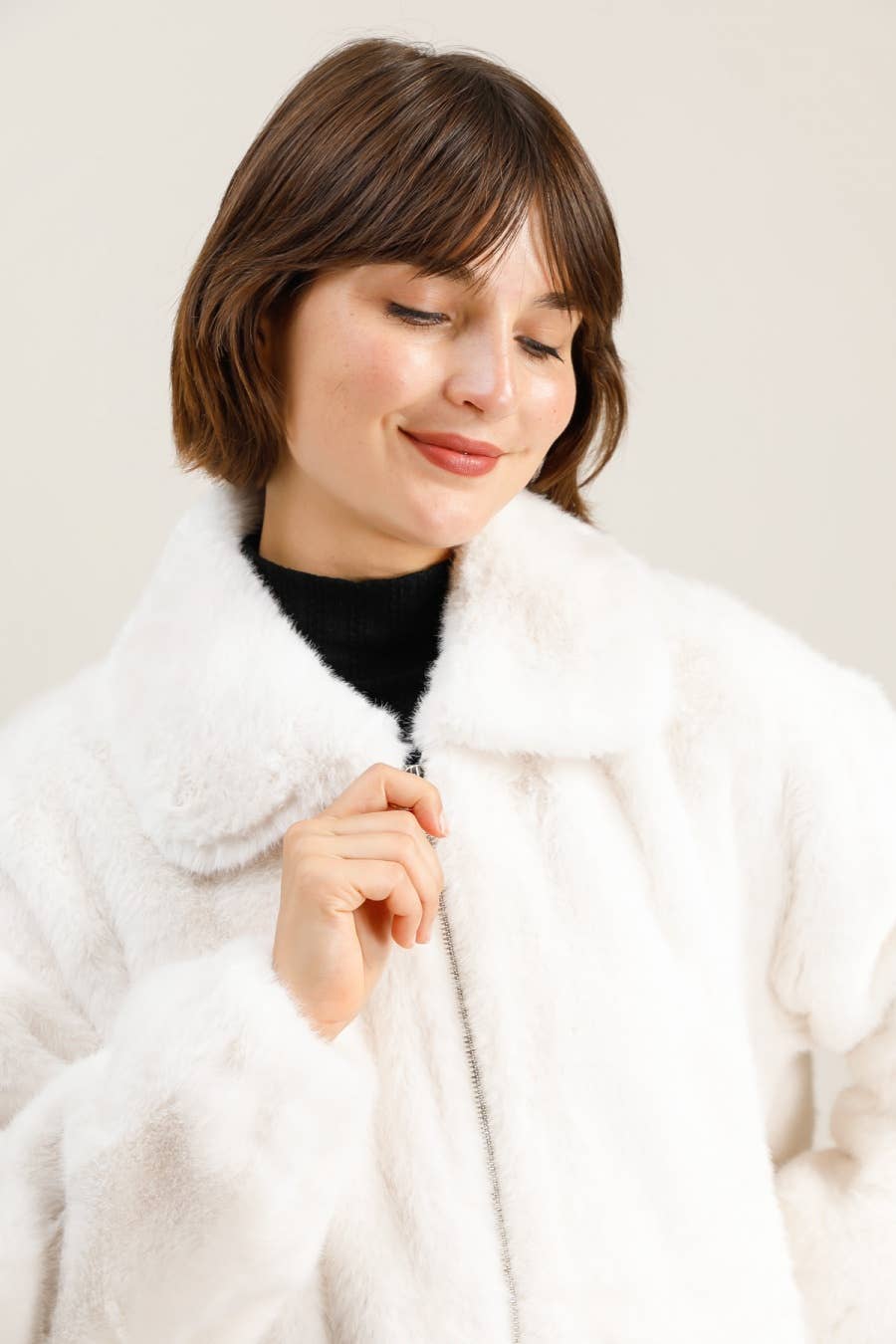 Attrait Paris – wholesale Fur/faux fur coat – Women's – Short faux fur jacket1