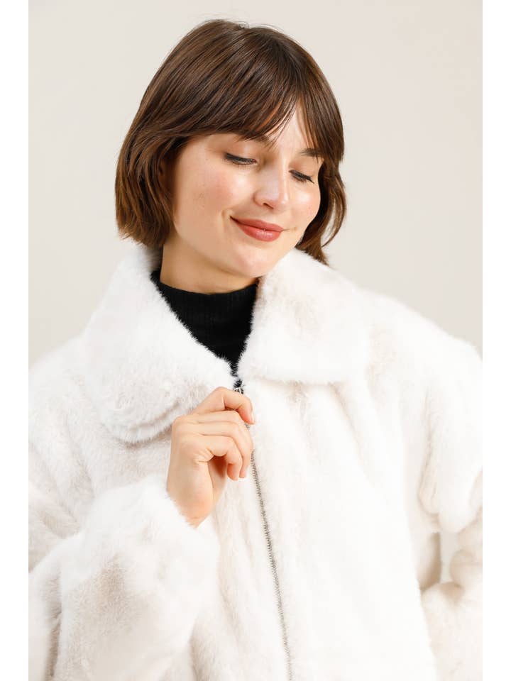 Attrait Paris - Wholesale Fur/Faux Fur Coat - Women's - Short faux fur jacket1