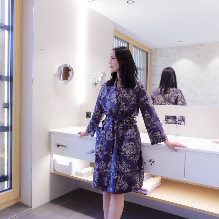 Satijnen kimono indigo peony 100% gemerceriseerd katoen satijn 300 TC voor wholesale door von der Thannen Luxury Bedding