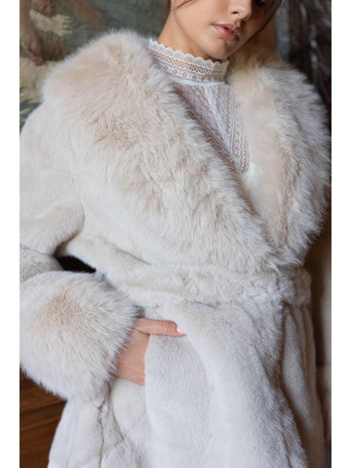 CHOKLATE PARIS – Engroshandel Pels-/kunstpelsfrakke - Dame – Faux fur coat with large collar - Y17114