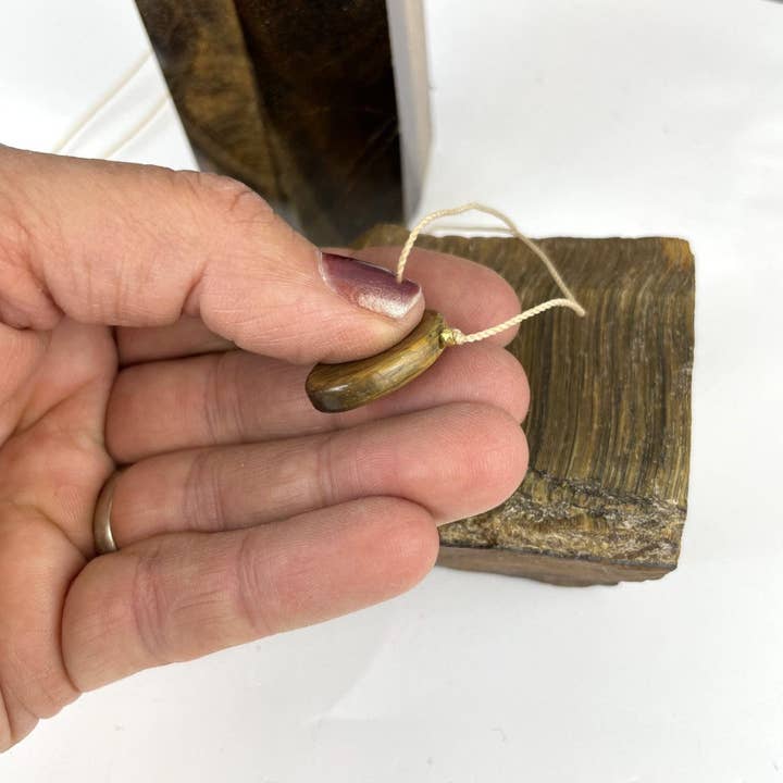 Rock Paradise - Wholesale Pendant/charm necklace - Worry Stone Necklace on Cord - Crystal Thumb Stone - Adjusta17