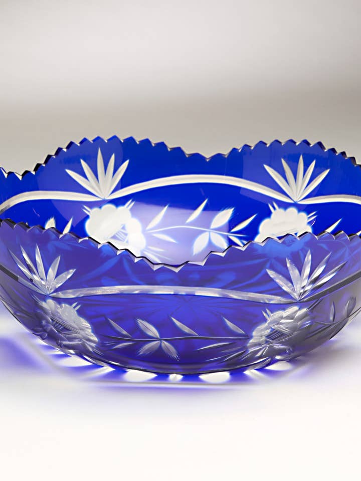 Bol en verre transparent découpé en bleu cobalt pour la vente par AA Importing