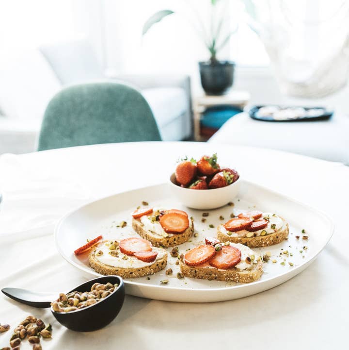 GHARYAN Stoneware & Olive Wood Tableware | USA – wholesale Serveringsfat – Handgjord serveringsfat i stengods - Rund | Dadasi1