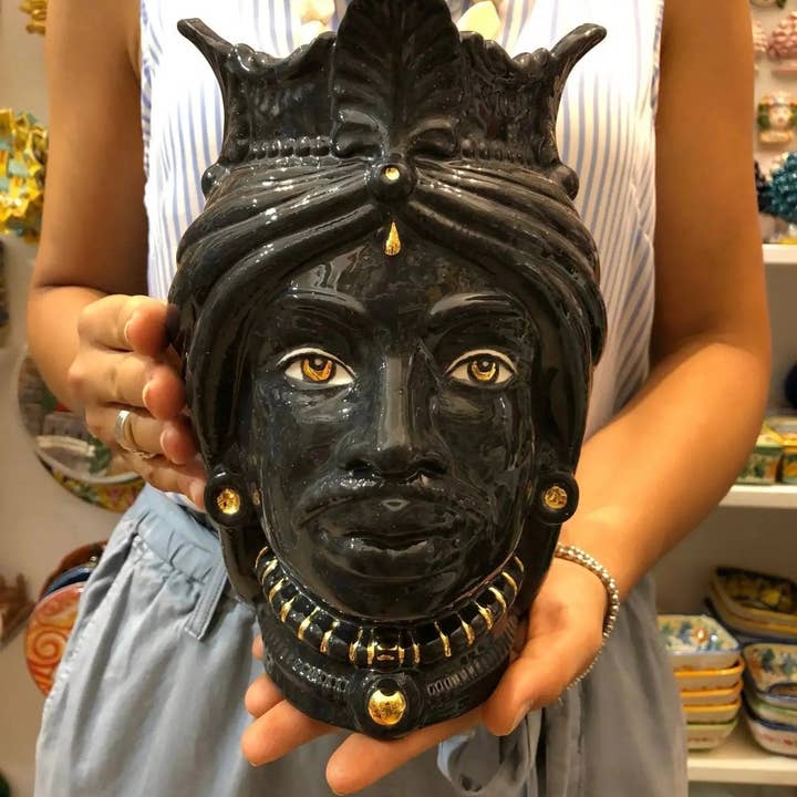 DD Ceramiche Siciliane - Vente Vases - Têtes de maure afro Caltagirone Céramique cm H.25 L.17 Détails en or artisanal noir9