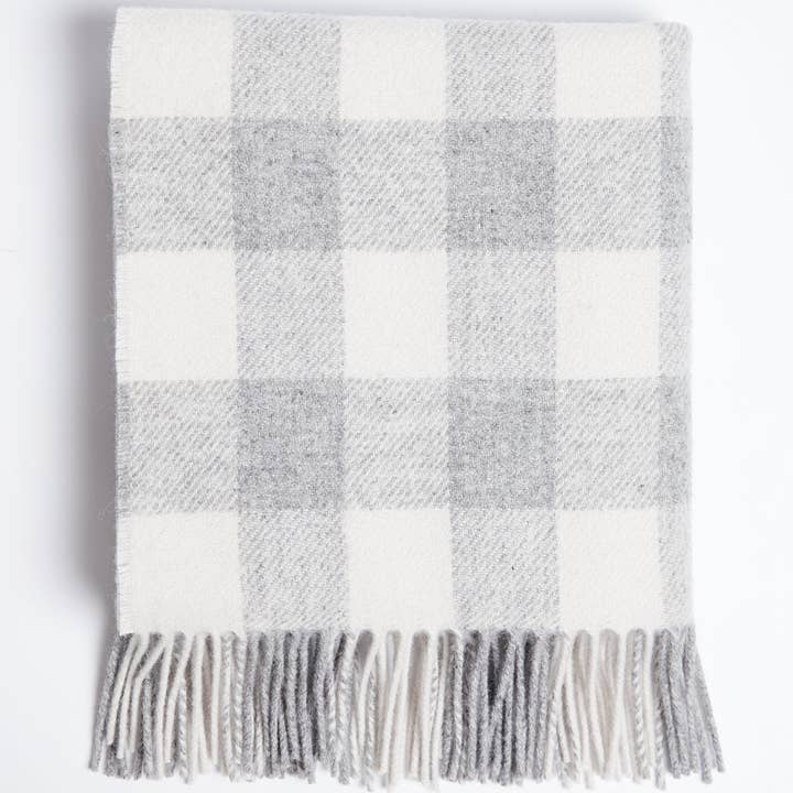 Foxford Perlegrå Ternet Lammeulds Baby Tæppe for engroshandel hos FOXFORD