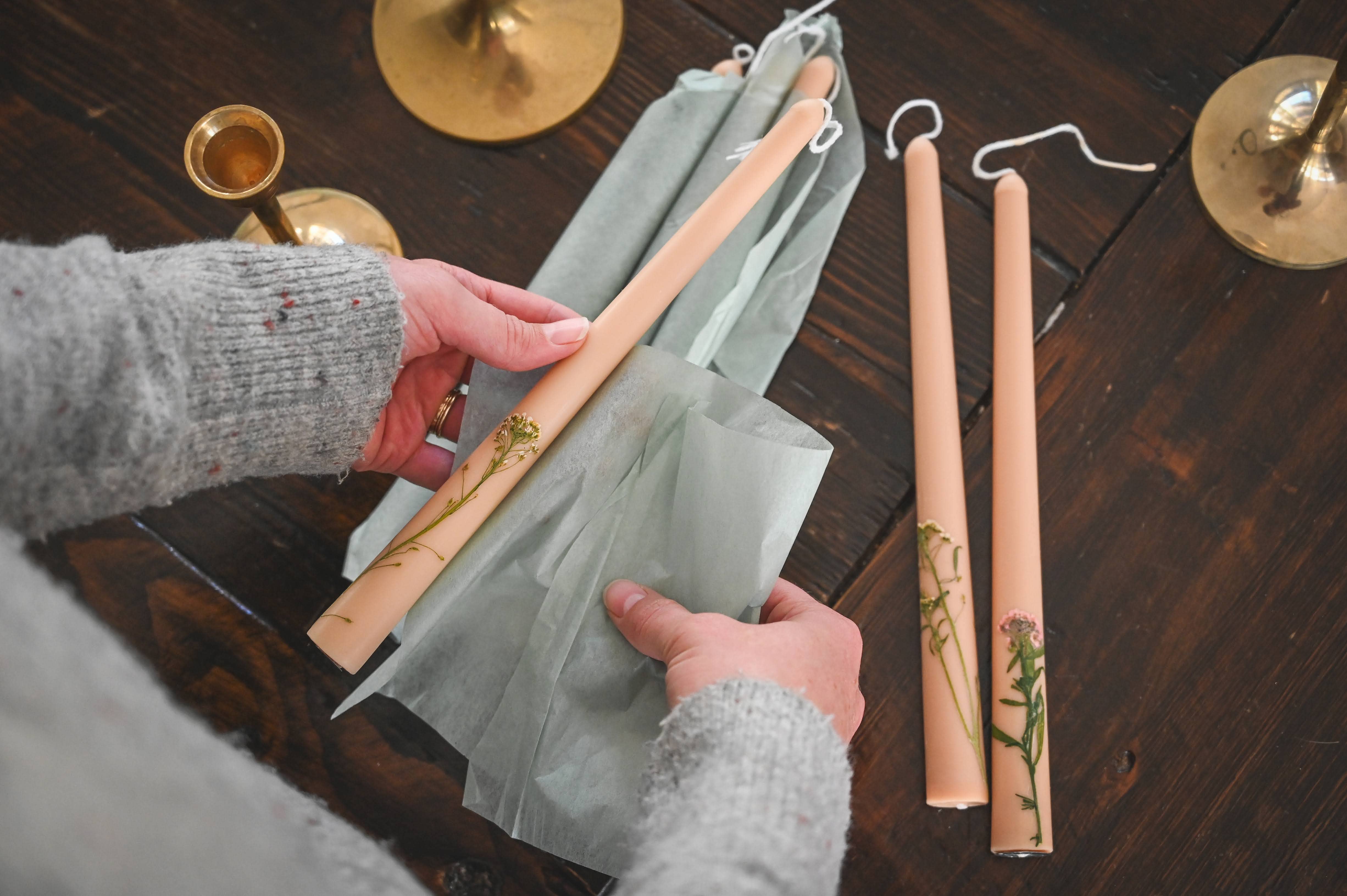 Galley and Fen - Wholesale Taps toelopende kaars/kandelaar - Met bloemen ingelegde taps toelopende kaarsen - Set van 36