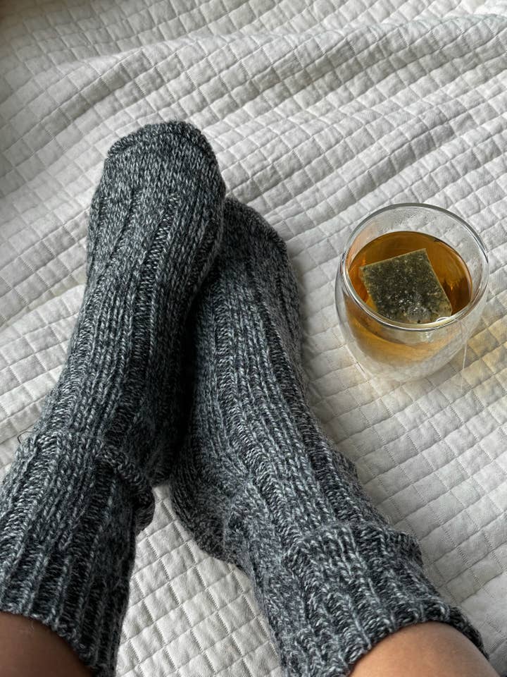 The Cozy Sheep – Großhandel Socken - Unisex – Wollsocken - Dunkelgrau1